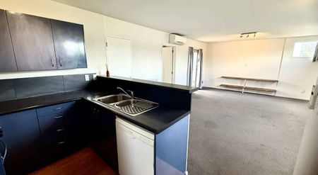 3 bedroom townhouse with 1 bathroom - Photo 3