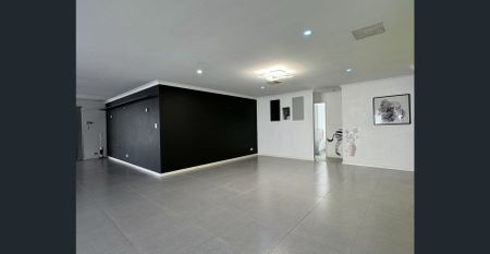 LARGE 4x2 FAMILY HOME IN CONVENIENT LOCATION - Photo 2