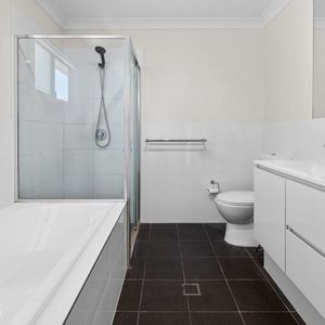 Modern design, spacious, and air-conditioned. - Photo 2