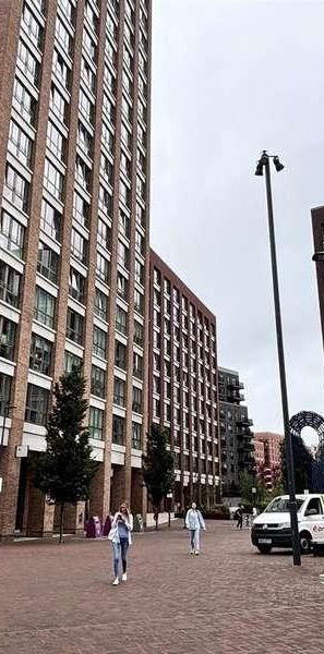 Royal Captain Court, E14 - Photo 1