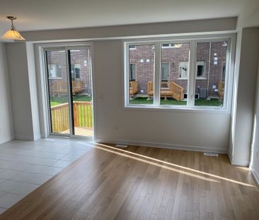 For Lease - 36 John Canning Way, Markham, Ontario - Photo 6