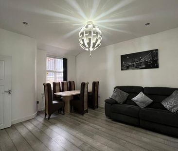 Room in a Shared House, Claremont Road, M14 - Photo 2