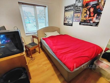 6 bedroom house to rent Standish Road, Manchester, M14 - Photo 4