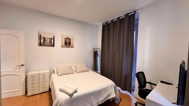4-bedroom apartment for rent in Universidad, Madrid - Photo 1