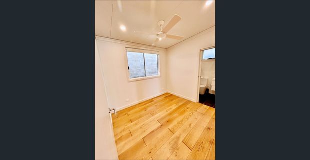 Two Bedroom, Two Bathroom Stylish And Modern Self Contained Home - Photo 1