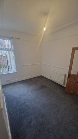 4 bedroom terraced house to rent - Photo 4