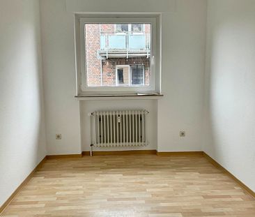 Charmante 3 Zimmer Oberwohnung in Oldenburg - Großzügig geschnitten... - Photo 1