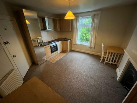 1 bedroom in a house share to rent - Photo 3