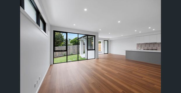 Luxury Townhouse in Prime Location - Photo 1