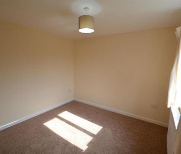 4 bedroom detached house to rent - Photo 3
