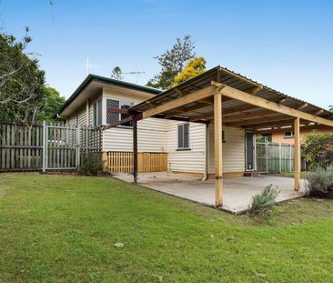 CHARMING COTTAGE ON LARGE BLOCK WITH SHED - WALK TO SCHOOLS, PUBLIC... - Photo 2