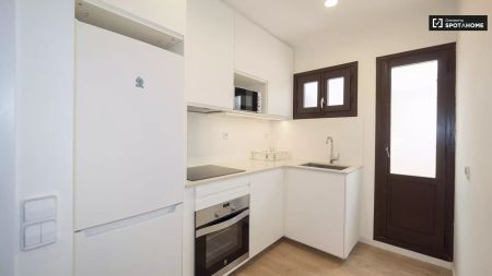 2-bedroom apartment for rent in El Raval, Barcelona. - Photo 3