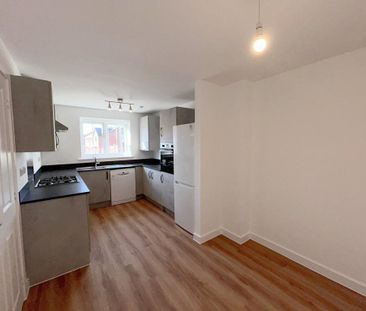 4 bedroom semi-detached house to rent - Photo 4