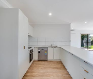 Modern, Stylish & Sleek Living in Prime North Albury Location - Photo 6