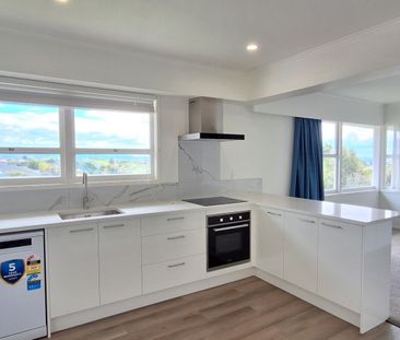 Spacious Family Home in Blockhouse Bay - Photo 3