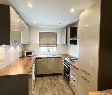 2 bedroom end of terrace house to rent - Photo 4