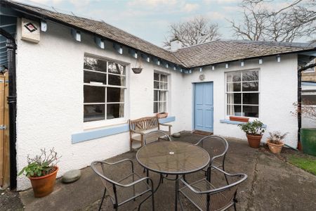 FLAT 2, 7 Gatehouse Cottage - Photo 2