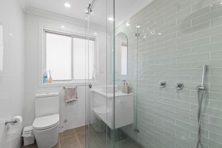 Elegant Family Home with Side Access & Large Garage in Peaceful Camden South - Photo 2