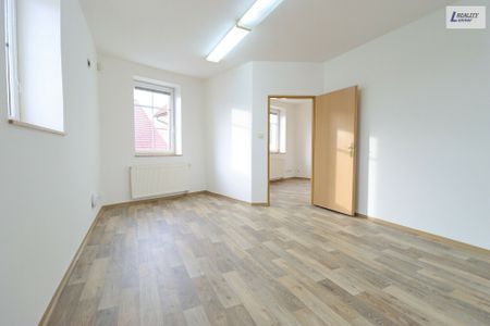 Pronájem bytu 2+1 65 m² - Fotografie 2