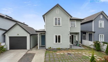 Spacious 5-Bedroom Family Home - Photo 2