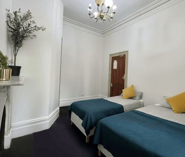 Redfern - Photo 1