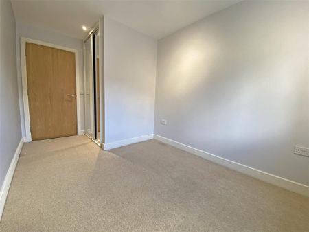 2 bedroom Flat to rent - Photo 3
