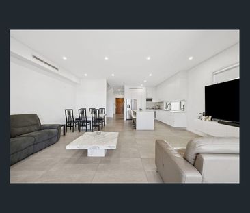 Luxuriously Designed, Stylish And Sun Kissed Executive Style Four B... - Photo 4