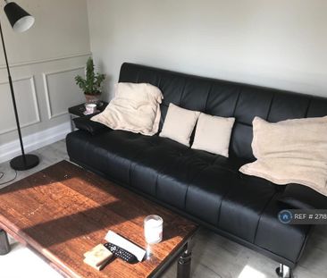 1 bedroom in a house share to rent - Photo 2