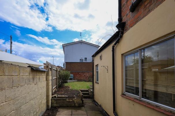 2 bedroom terraced house to rent - Photo 1