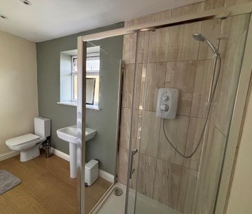 4 bedroom semi-detached house to rent - Photo 2