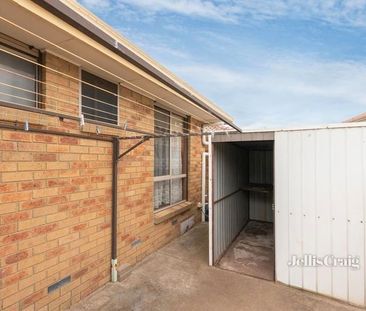 2/5 Alma Court, Springvale - Photo 1