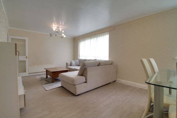 Lloyd Square, 16 Niall Close, Edgbaston - Photo 1