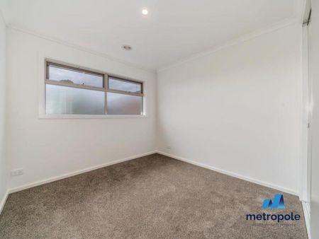 2/19 Halliday Street, MOUNT WAVERLEY, VIC - Photo 4