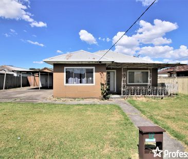 4 bedroom home with 2 living areas - Photo 2