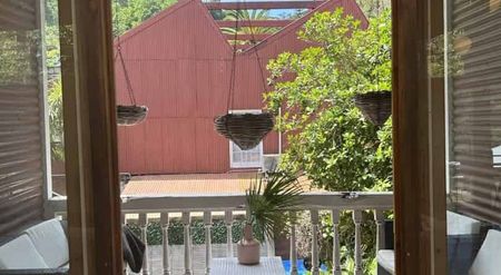 Unique Loft Style Apartment - Photo 4