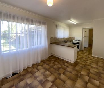 Comfortable Two-Bedroom Home in Convenient Location - Photo 4