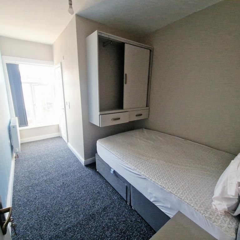 1 bedroom in a house share to rent - Photo 1