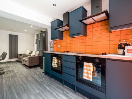 OX Living is proud to present this high-quality 8-bedroom co-living property, perfect for working professionals looking for stylish, stress-free living. Room 3 - Photo 2