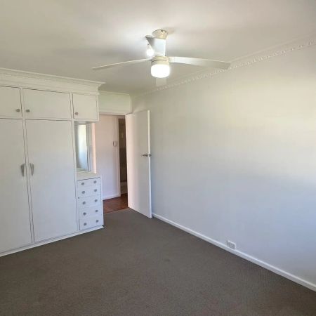 EAST GRIFFITH LOCATION - Photo 5