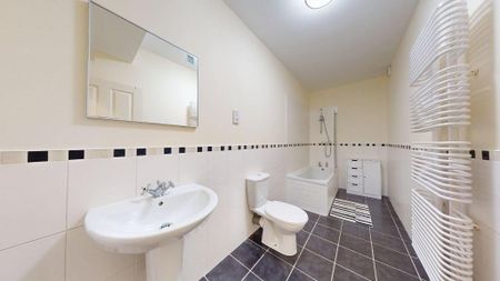 2 bedroom flat to rent - Photo 4
