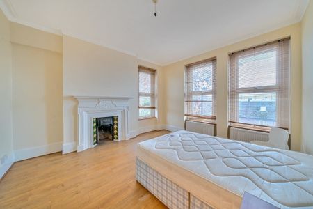 3 bedroom flat to rent - Photo 4