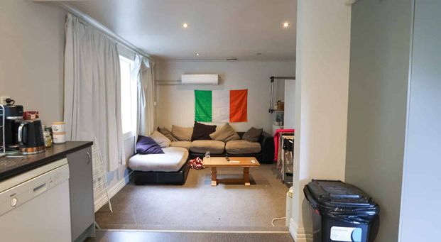 Spacious City Living - Photo 1