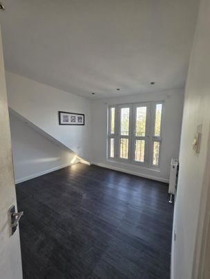 5 bedroom end of terrace house to rent - Photo 1