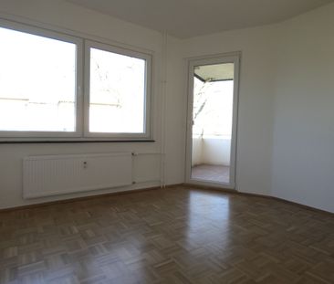 ** Stilvoll modernisierte 3-Zimmer-Wohnung mit Balkon in Essen-Hols... - Photo 2