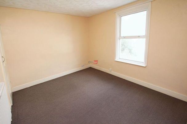 2 bedroom end of terrace house to rent - Photo 1