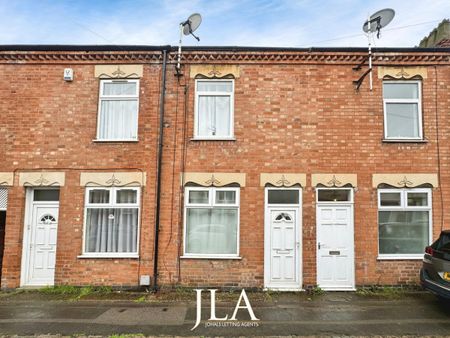 3 bed terraced house to rent in St. Peters Street, Leicester, LE7 - Photo 2