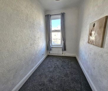 3 bedroom flat to rent - Photo 2