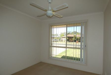 TOWNHOUSE GEM! - Photo 3