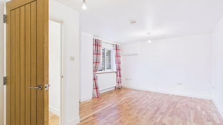 2 bedroom semi-detached house to rent - Photo 4