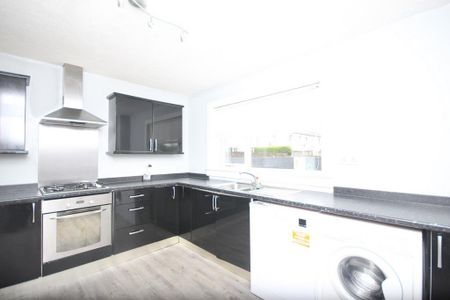 3 bedroom end of terrace house to rent - Photo 3
